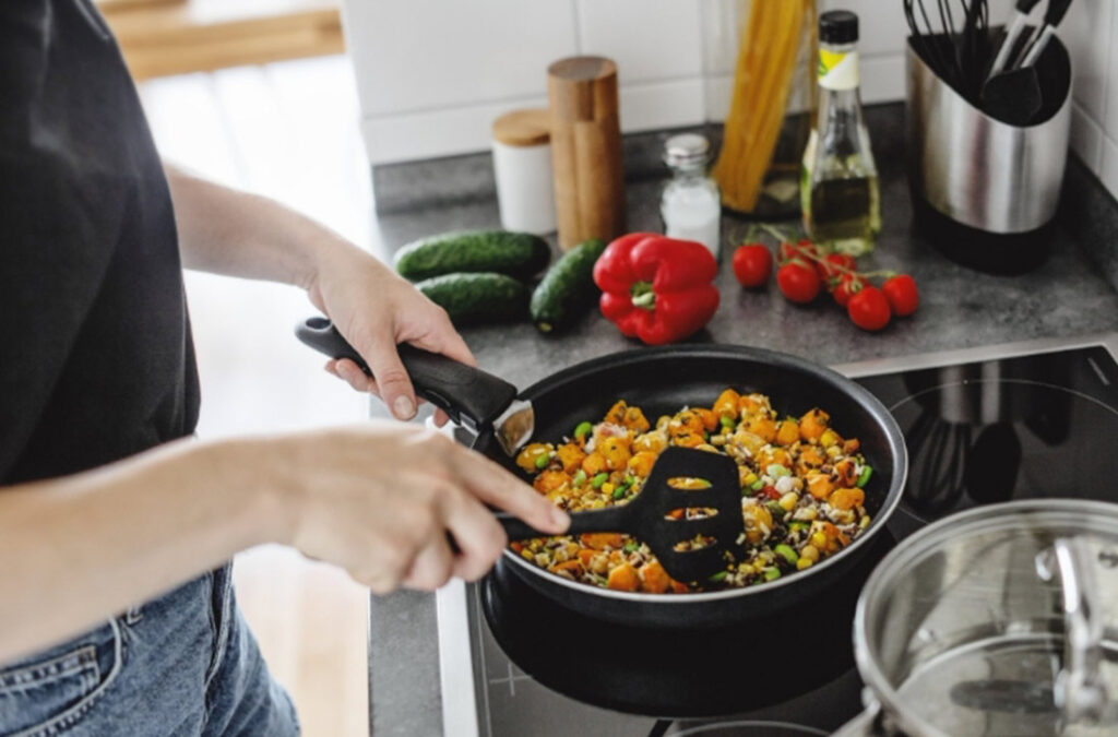 İki kişiden biri öğünlerini azalttı!