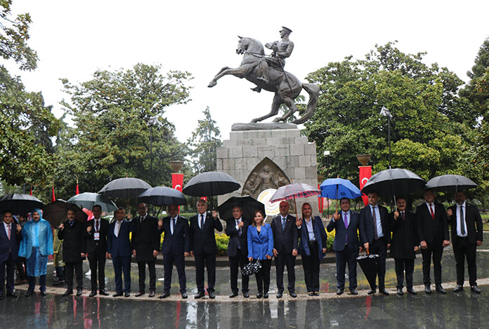 19 Mayıs kutlamaları yağmur altında başladı