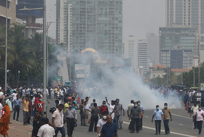 Sri Lanka’da ekonomik kriz hükümeti devirdi!