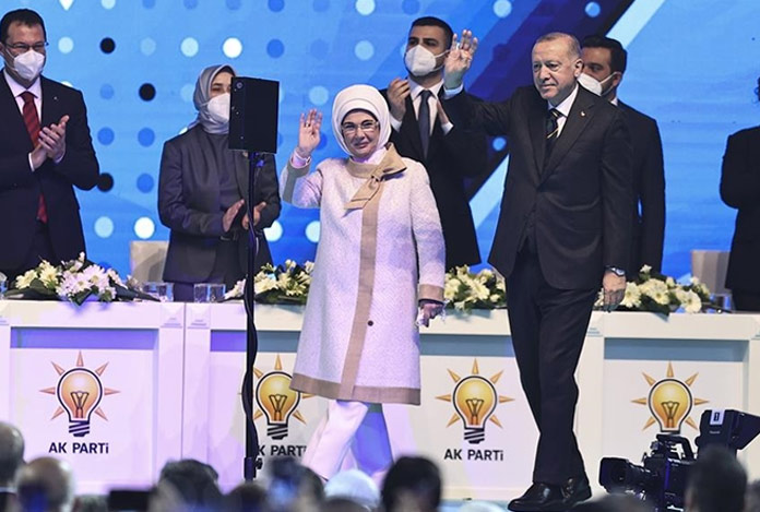 “AK Parti gümbür gümbür dağılıyor”