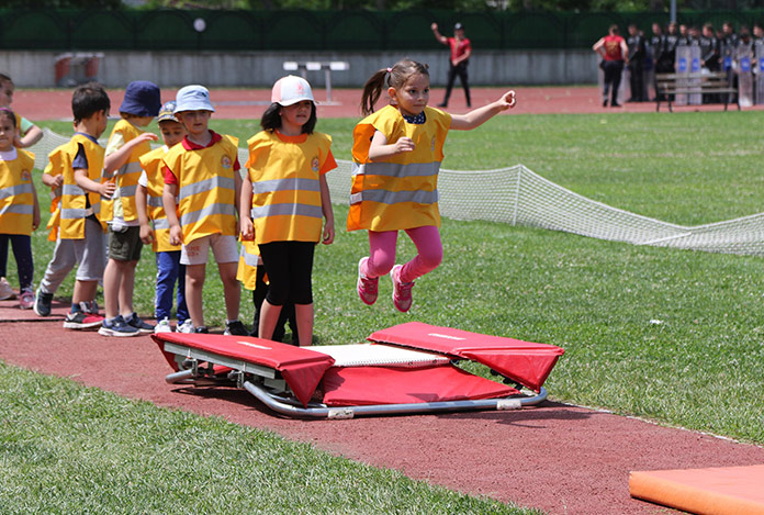 Atakumlu minikler Survivor’da yarıştı