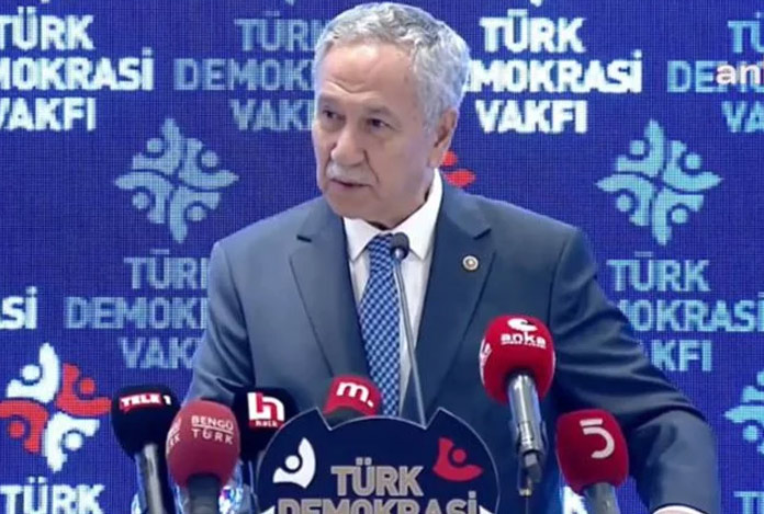 Bülent Arınç: “Kral çıplak demenin zamanı”