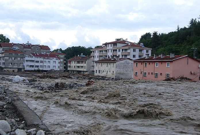 Karadeniz’de sel felaketi: 2 kişi kayıp