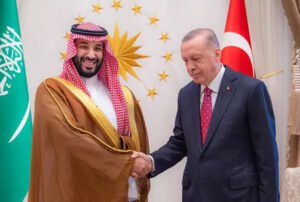 Suudi basınından ilginç seçim: Prens Selman-Erdoğan fotoğrafı tartışma yarattı