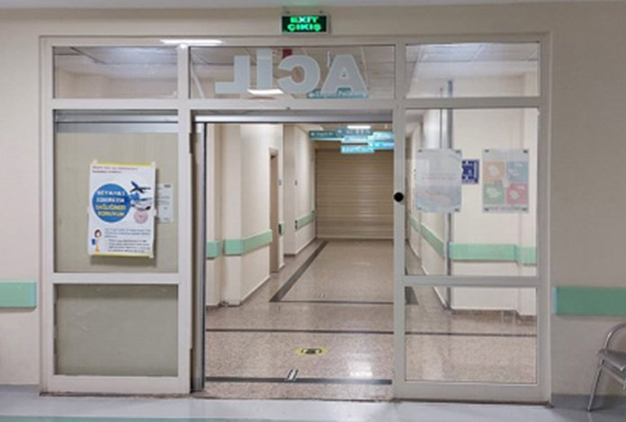 Adana’da 50 kişi hastanenin acil servisini bastı