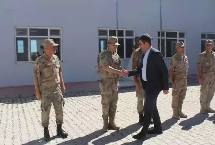 AK Parti il başkanına askeri tören: O komutan görevden alındı