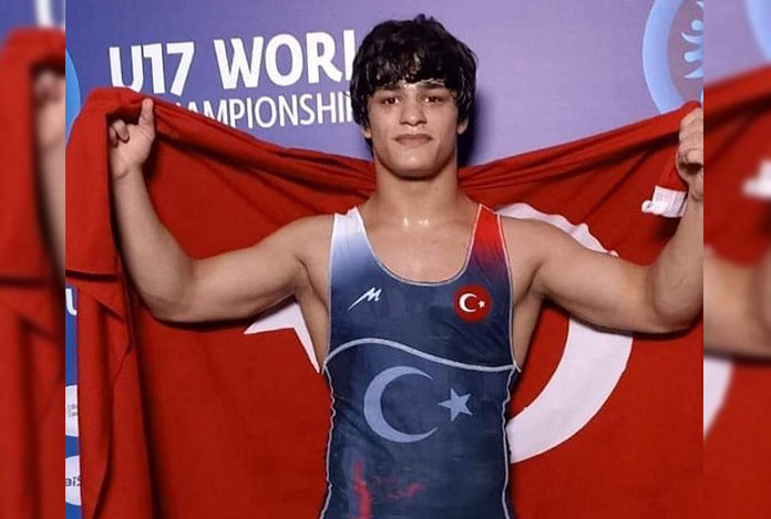 Samsunlu güreşçi dünya şampiyonu oldu