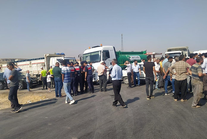 Et indirimini protesto eden besiciler yolu kapattı