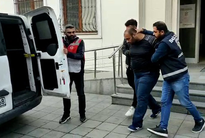 Annesinin kafasını kesip balkondan atan şahıs adliyeye sevk edildi