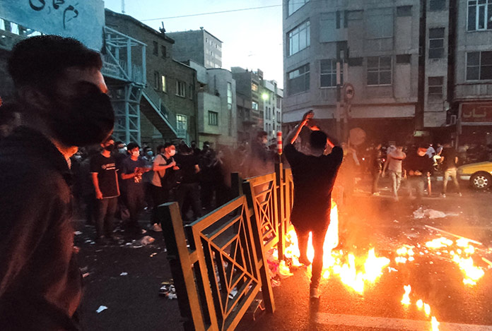 İran Cumhurbaşkanı Reisi’den Mahsa Amini protestolarına karşı ‘kararlı mücadele’ vurgusu