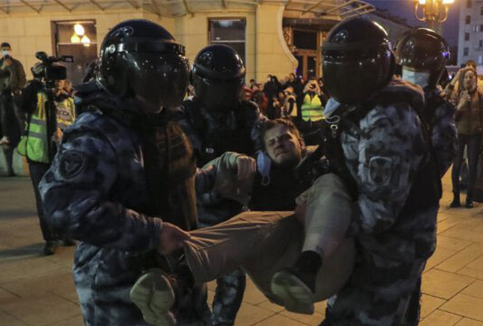 Rusya’da seferberlik karşıtı protestolarda bin 300’den fazla kişi gözaltına alındı