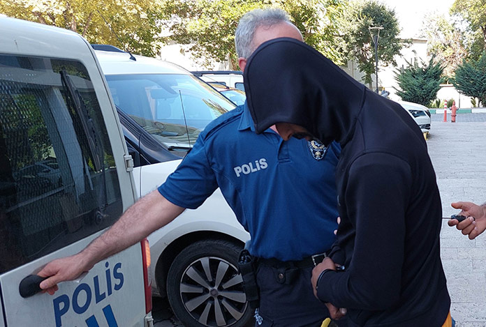 Samsun’da tramvay raylarından malzeme çalan şüpheli yakalandı