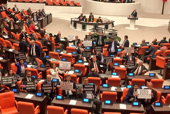 CHP, Sansür Yasası’nı AYM’ye götürüyor