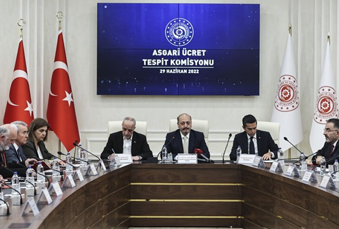 Kulis: “İşveren sendikası 8 bin TL üstünü önerdi, Türk-İş masayı terk etti”