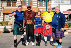 Türkiye-İskoçya maçının oynanacağı Diyarbakır’da İskoç taraftarlara sıcak karşılama