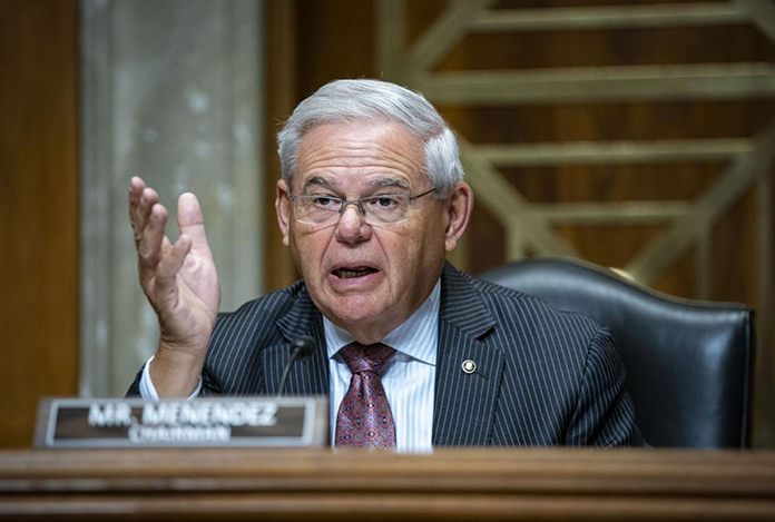 ABD’li Senatör Menendez: “Türkiye’ye F-16 satışını onaylamam, Türk askeri Kıbrıs’ı terk etsin”