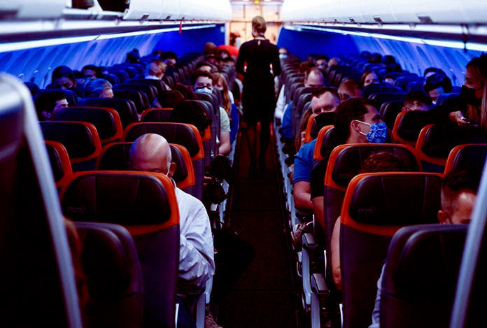 Uçakta hostese cinsel saldırı: Acil iniş yapıldı