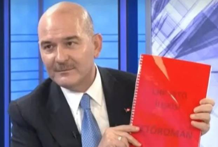 Süleyman Soylu ‘Fetöroman’ yazan dosyayı göstererek Kılıçdaroğlu’nu hedef aldı