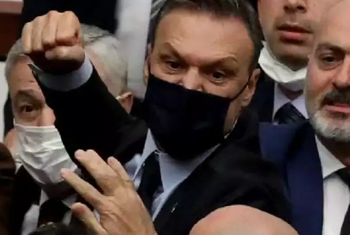 Alpay Özalan: “Türkiye’nin başına kukla getirmek istiyorlar”