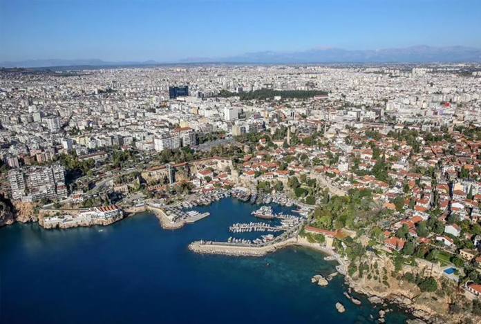 Antalyalılar yabancılara konut satışının durdurulması için imza kampanyası başlattı