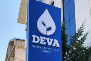 DEVA Partisi’nden istifa eden ilçe başkanı ve 100 üye AK Parti’ye geçti