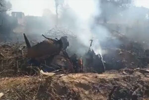 Hindistan’da iki savaş uçağı düştü