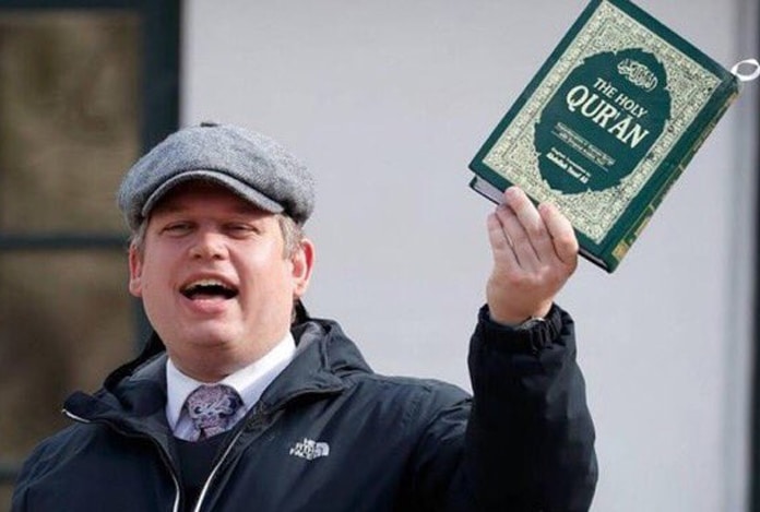 Rasmus Paludan, Kuran-Kerim yakma provokasyonu için İsveç Türk Büyükelçiliği’ne geldi