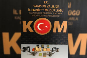 Samsun’da bir iş yerinde ruhsatsız silah ve tarihi eserler ele geçirildi