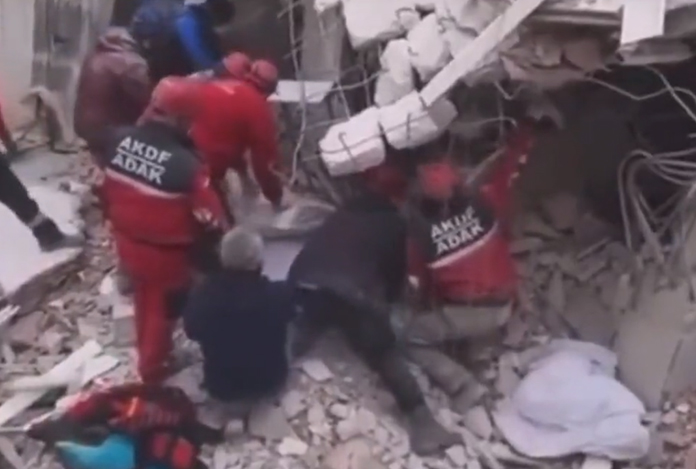 Hatay’da arama kurtarma ekibinin üzerine enkaz çöktü: Yaralılar var