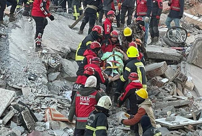 Gaziantep’te 76 saat sonra 2 kişi enkazdan kurtarıldı