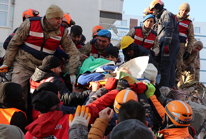 101. saatte bir mucize daha: Diyarbakır’da anne ve oğlu kurtarıldı