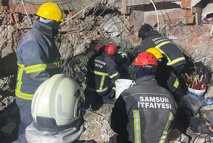 70 saatin ardından gelen mucize: Elbistan’da 3 kişi enkazdan kurtarıldı