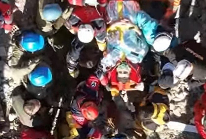 Bir mucize daha: 198. saatte Muhammed Cafer Çetin enkazdan sağ çıkarıldı