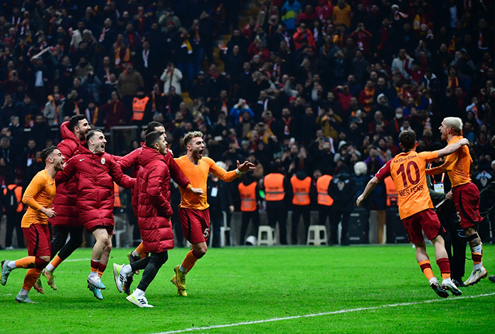 Galatasaray doludizgin ilerliyor: En uzun galibiyet rekorunu kırdı