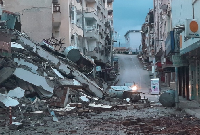 Hatay’da meydana gelen 6.4 ve 5.8 büyüklüğündeki depremlerin ardından can kaybı sayısı arttı