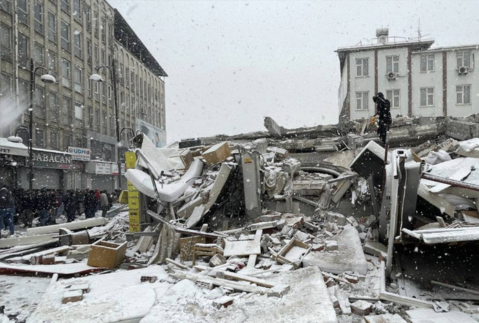 Yemeksepeti ve Migros deprem bölgesine verilen yardım siparişlerini hızla depremzedelere ulaştırılacak