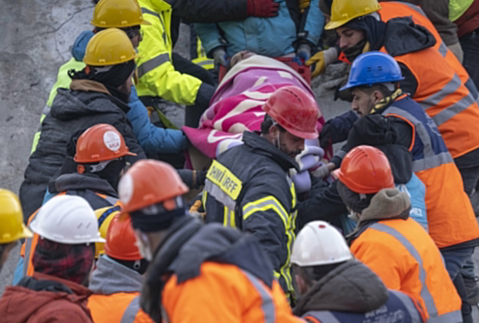 15 yaşındaki Naci Nane 108 saat sonra enkazdan çıkarıldı