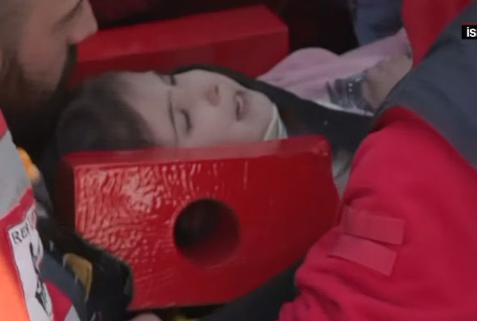 131. saatte Gaziantep Islahiye’de Şengül Karabacak adlı çocuk enkazdan çıkarıldı