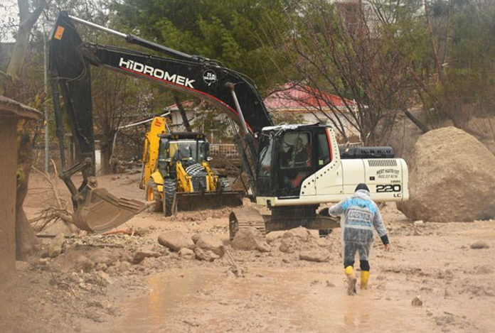 Deprem bölgesini sel vurdu: 1 kişi hayatını kaybetti, 10 kişi kayıp