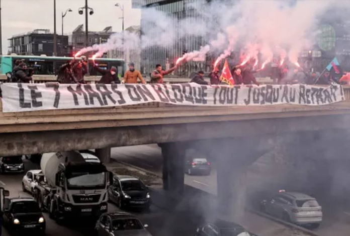 Fransa’da emeklilik yaşının 62’den 64’e çıkarılması teklifi ülke çapında greve neden oldu