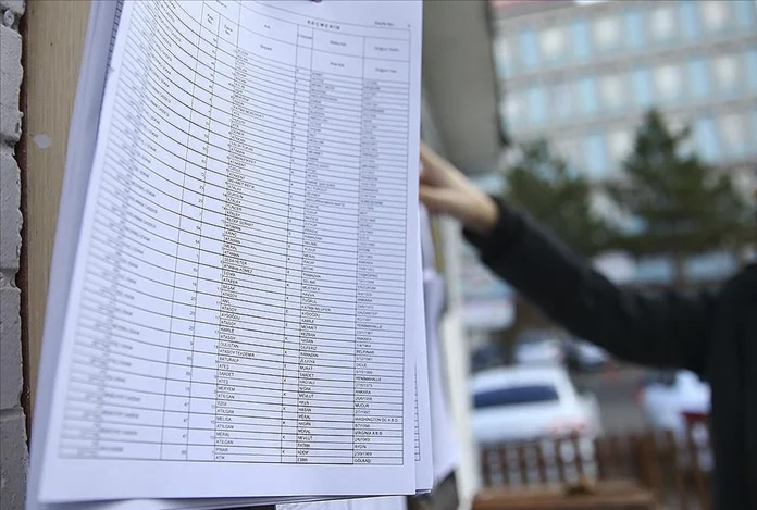 Seçmen listeleri askıya çıktı