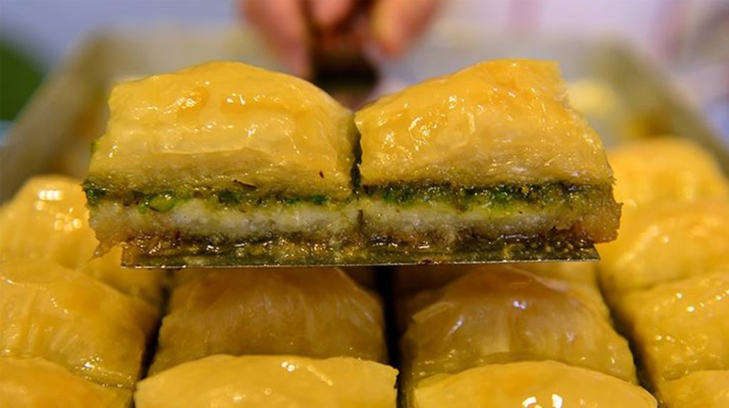 Bayram öncesi tatlı fiyatları iki katına çıktı