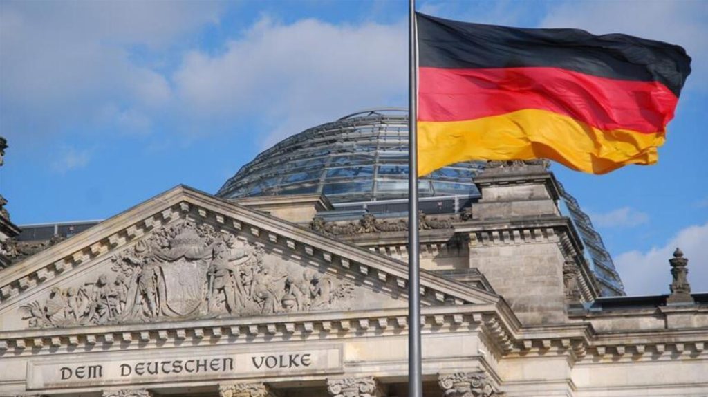 Almanya kapılarını açıyor: Turist vizesiyle gidenler iş bulursa kalabilecek