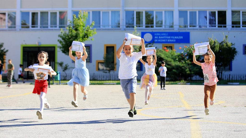 19 milyon öğrenci karne alıyor