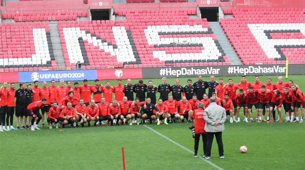 Samsun’da 27 yıl sonra milli maç heyecanı: Türkiye-Galler karşılaşması bu akşam 21.45’te