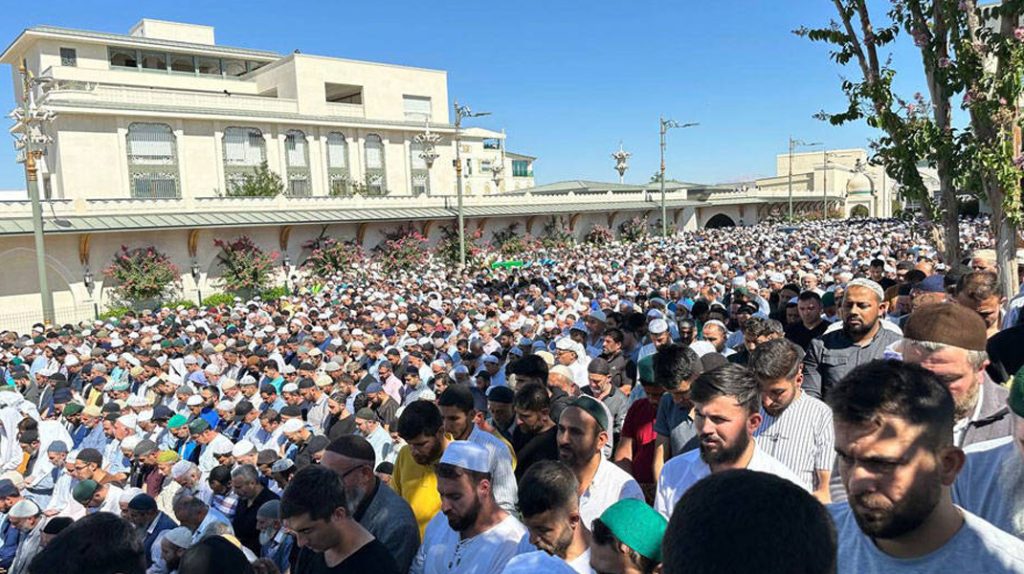 Muhalefet liderleri Menzil Cemaati lideri Abdulbaki Erol için taziyede bulundu