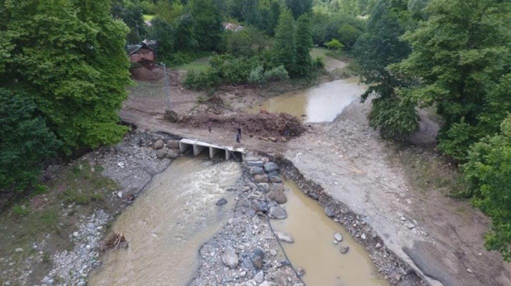 Samsun’da sağanak yağış nedeniyle su baskını ve heyelan meydana geldi