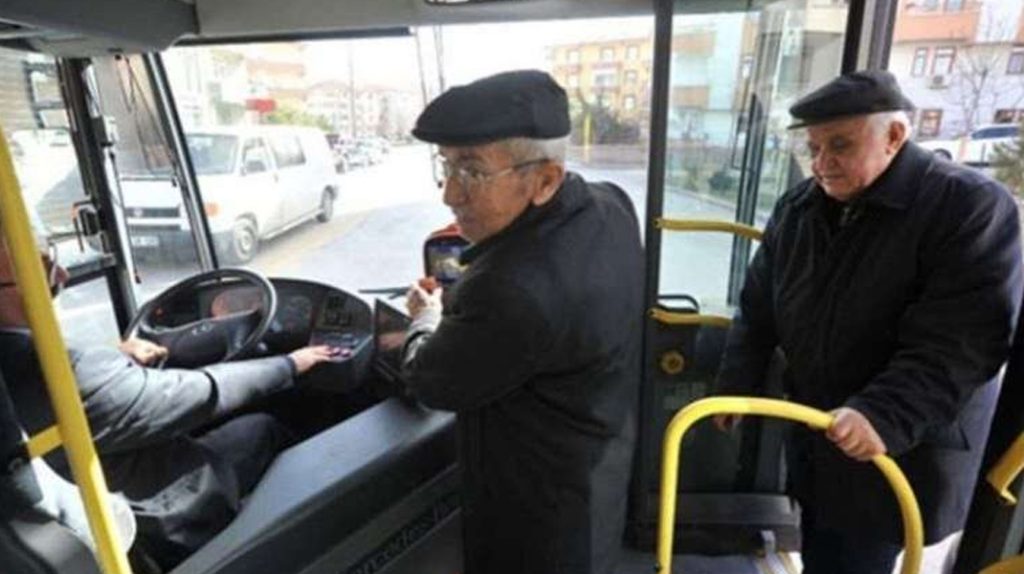Aile ve Sosyal Hizmetler Bakanlığı’ndan 65 yaş üstü için ücretsiz toplu ulaşım açıklaması