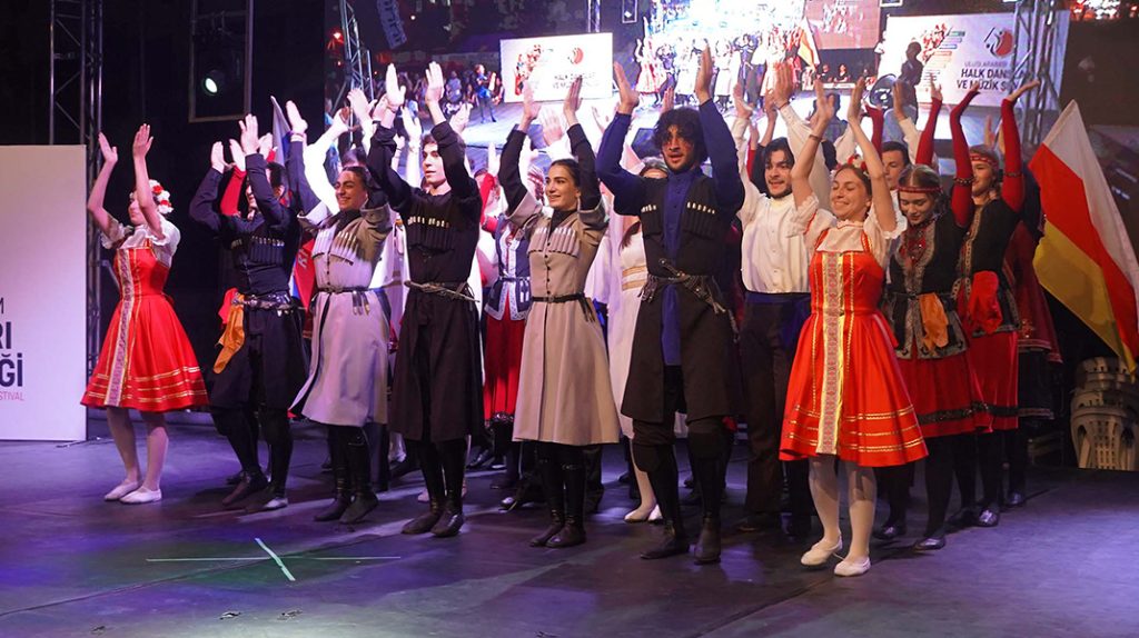 Cemil Deveci: “Atakum uluslararası sanatın merkezi olacak”