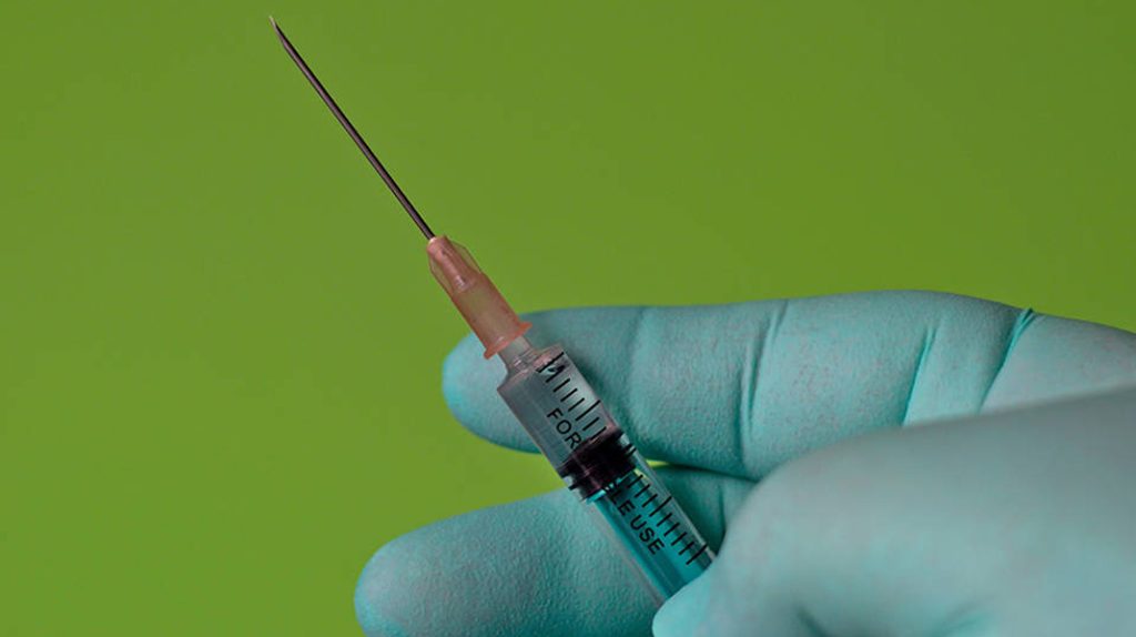 İngiltere’de 7 dakikada uygulanan kanser aşısı kullanıma sunuldu